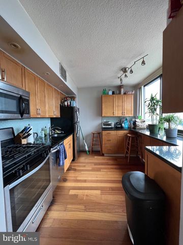 $2,000 | 1326 Spruce Street, Unit 2102 | Avenue of the Arts South