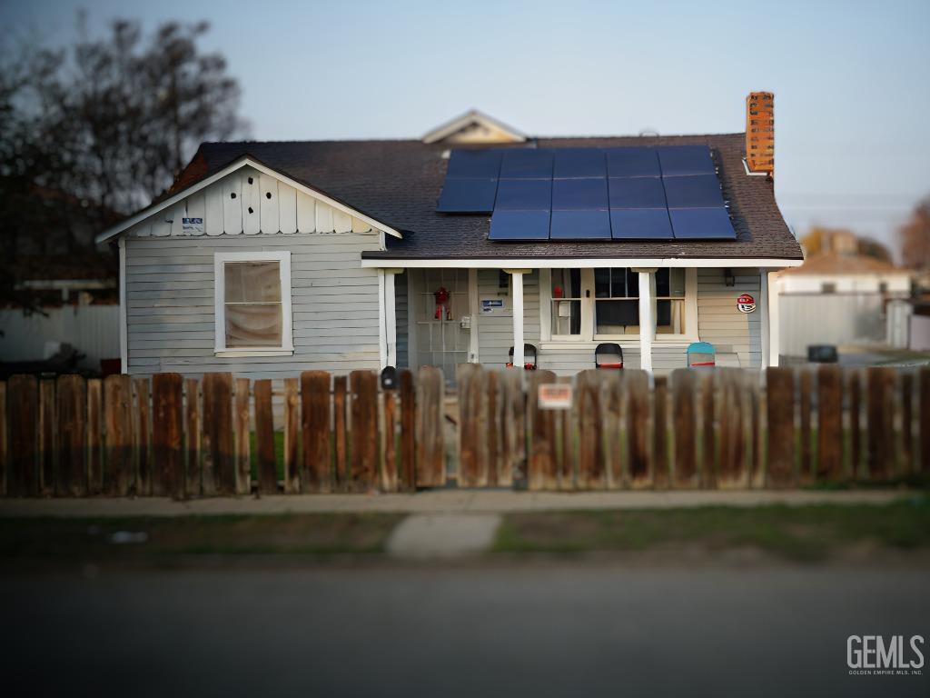 a front view of house with yard