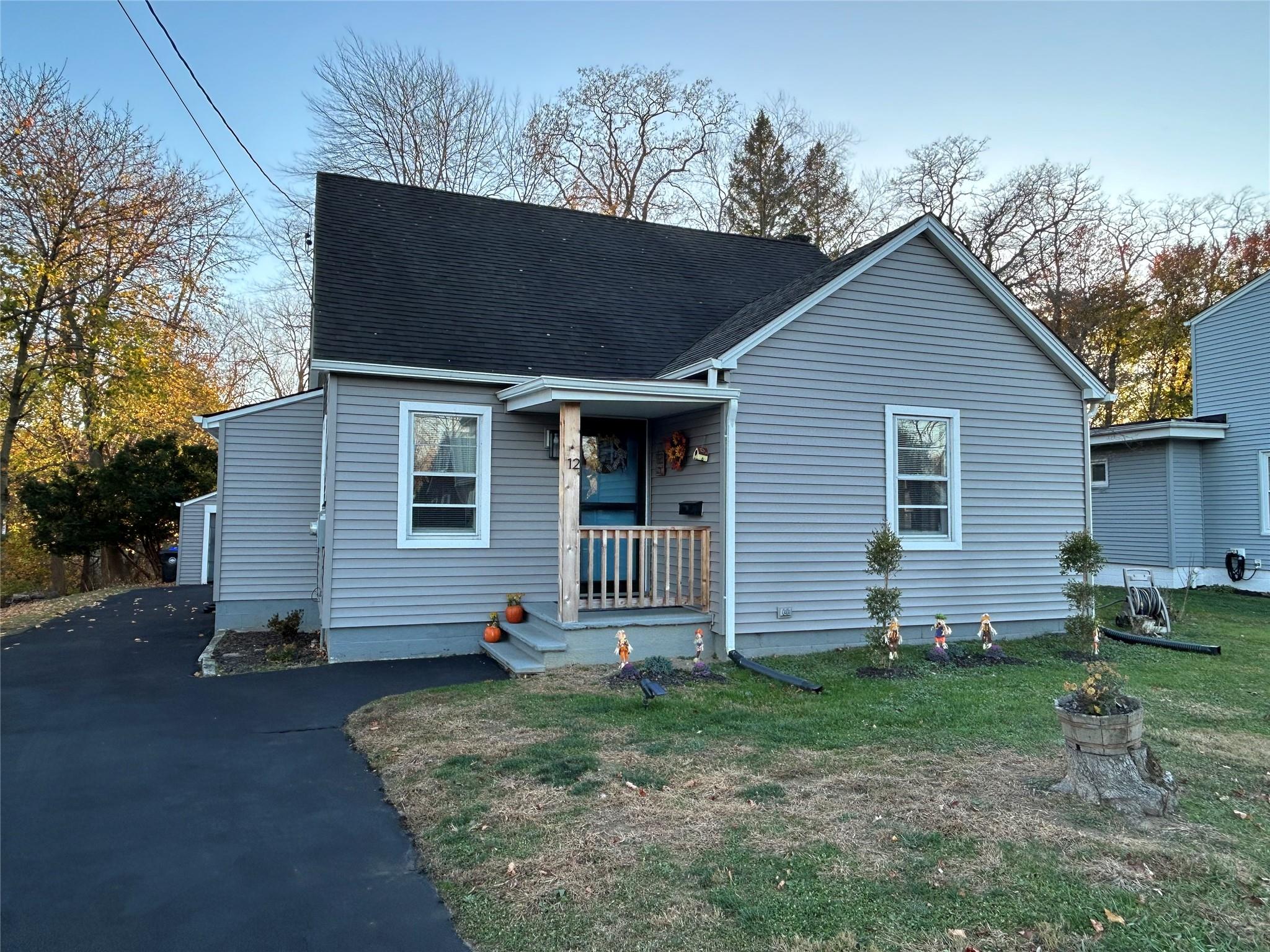 View of front facade with a porch