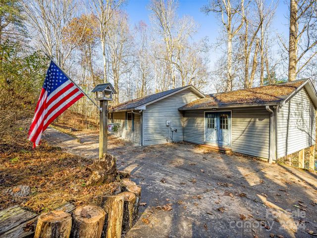 $350,000 | 225 Mountain View Drive | Dunns Rock Township - Transylvania County