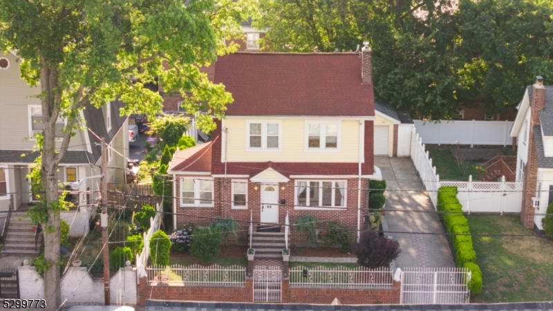 a view of house with a yard