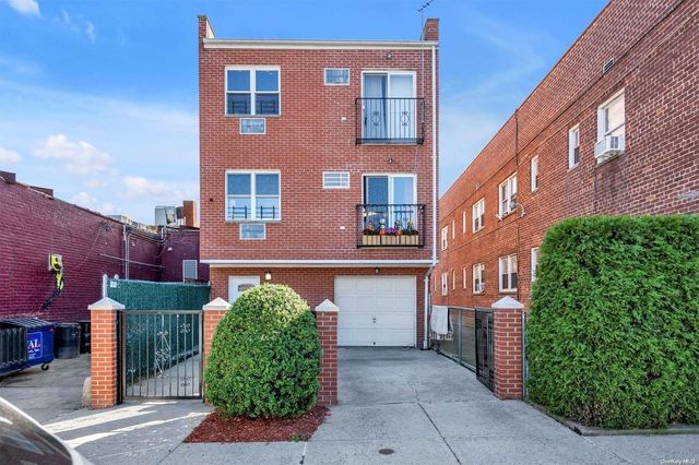 $1,599,000 | 84-52 Fleet Court | Middle Village