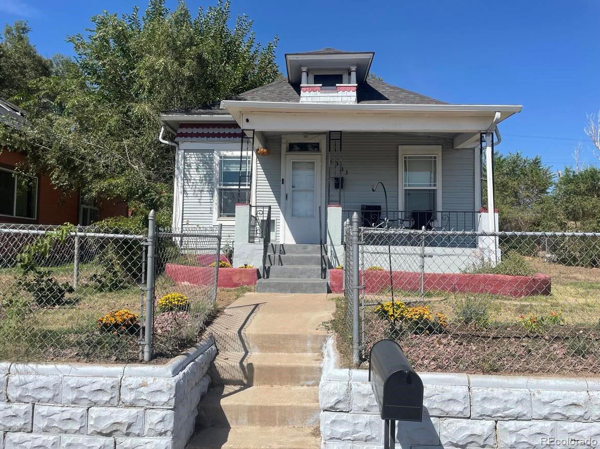 a front view of house with yard