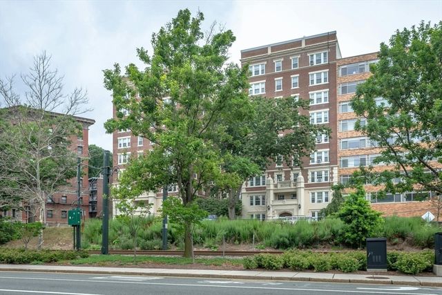 $678,000 | 1450-1454 Beacon Street, Unit 701 | Coolidge Corner