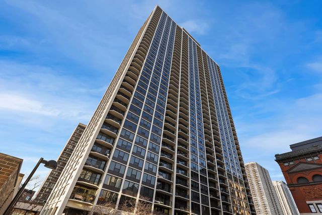 $464,900 | 1560 North Sandburg Terrace, Unit 2603J | James House