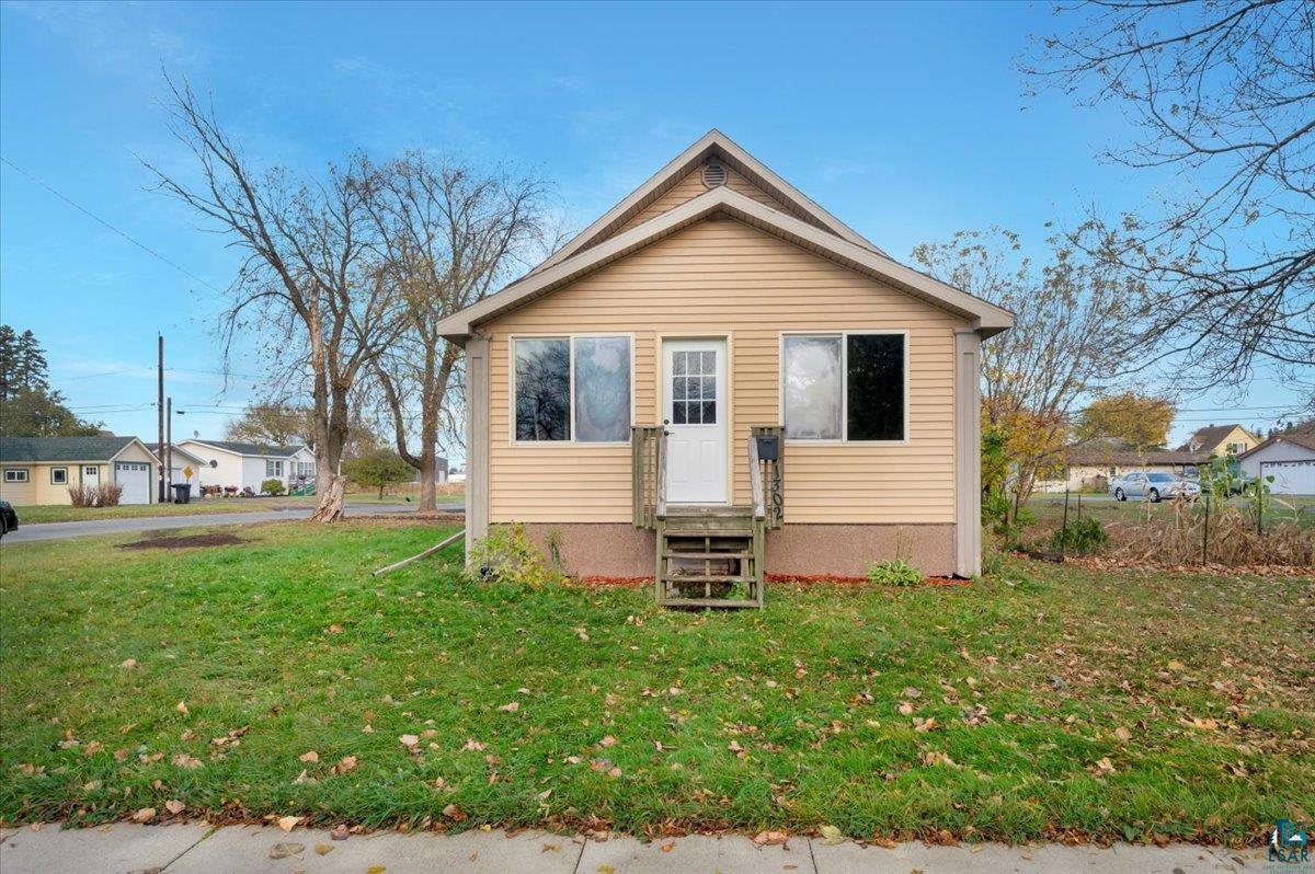 Exterior space with a front yard