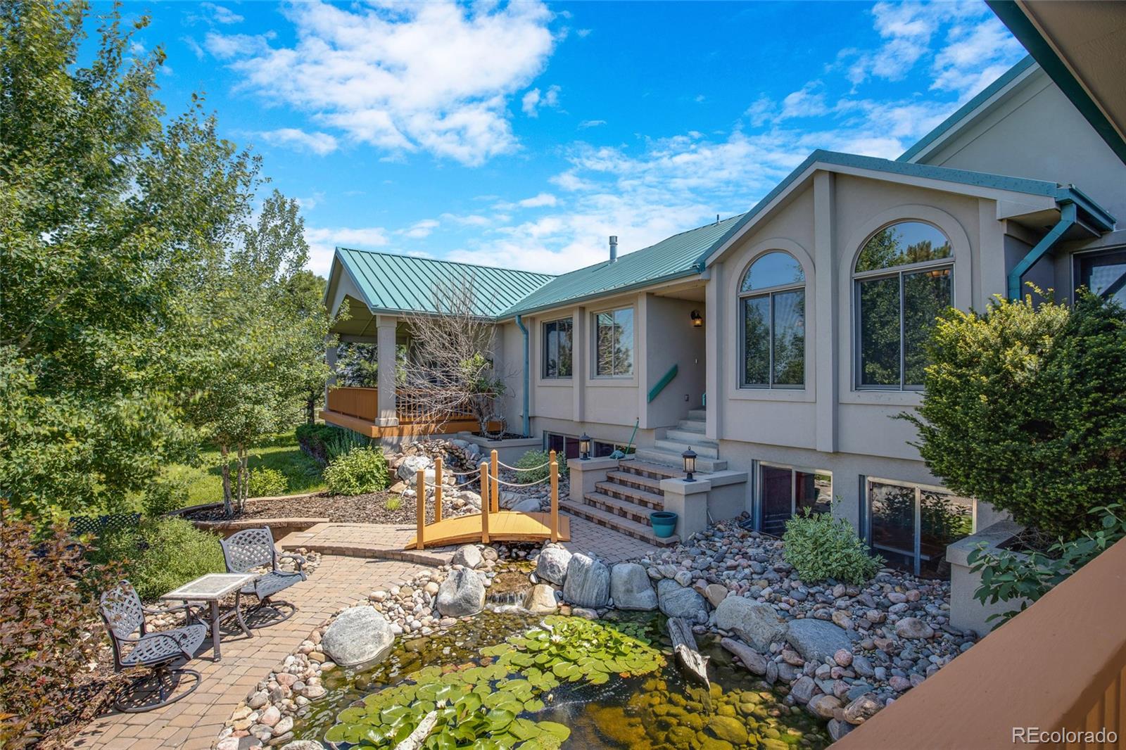 a view of a house with backyard and sitting area