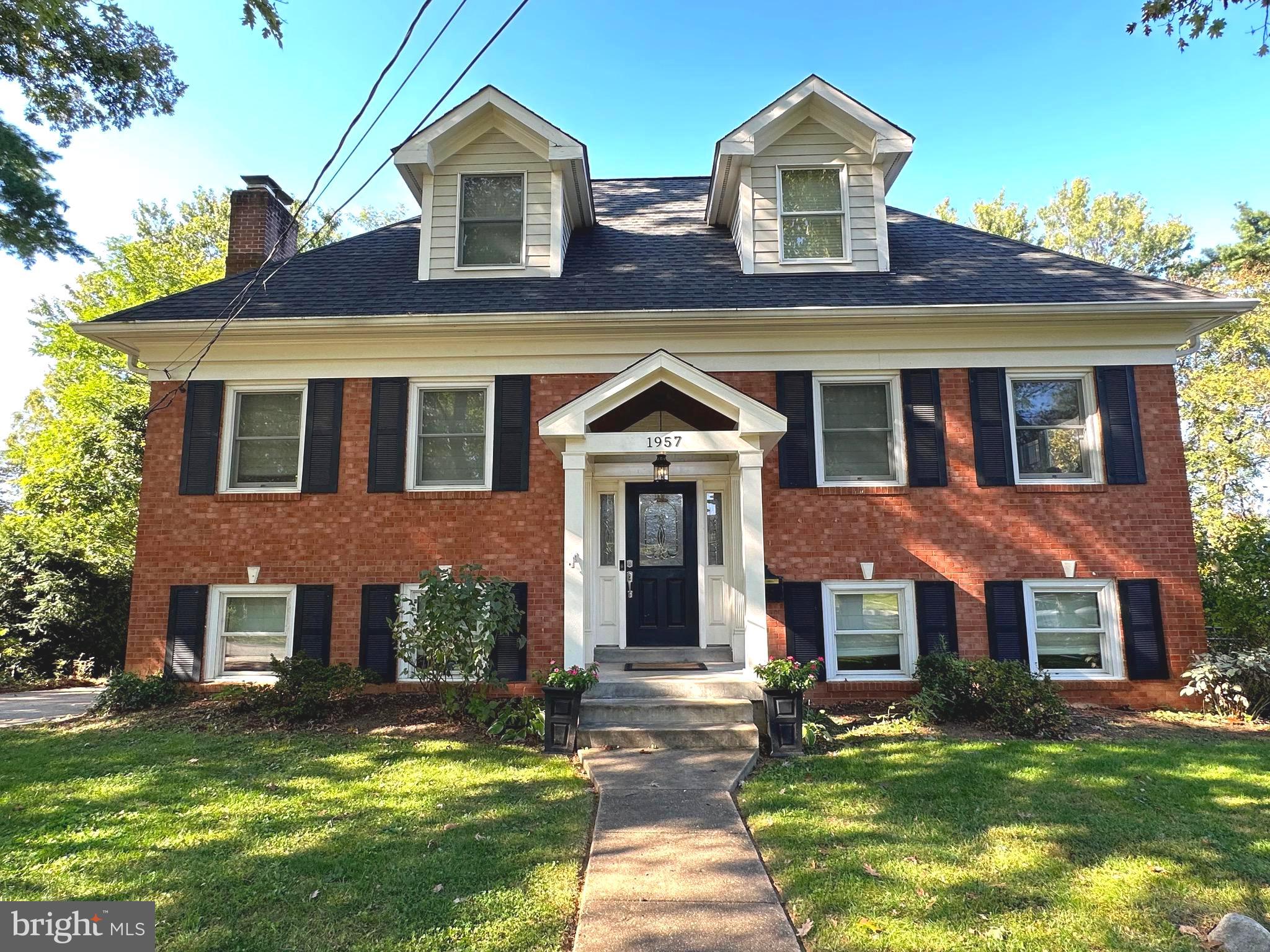 Front view of 1957 Foxhall Road