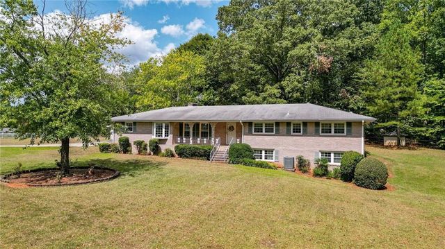 $824,900 | 3867 Maybreeze Road | East Cobb