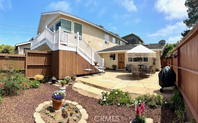 Large fenced front yard