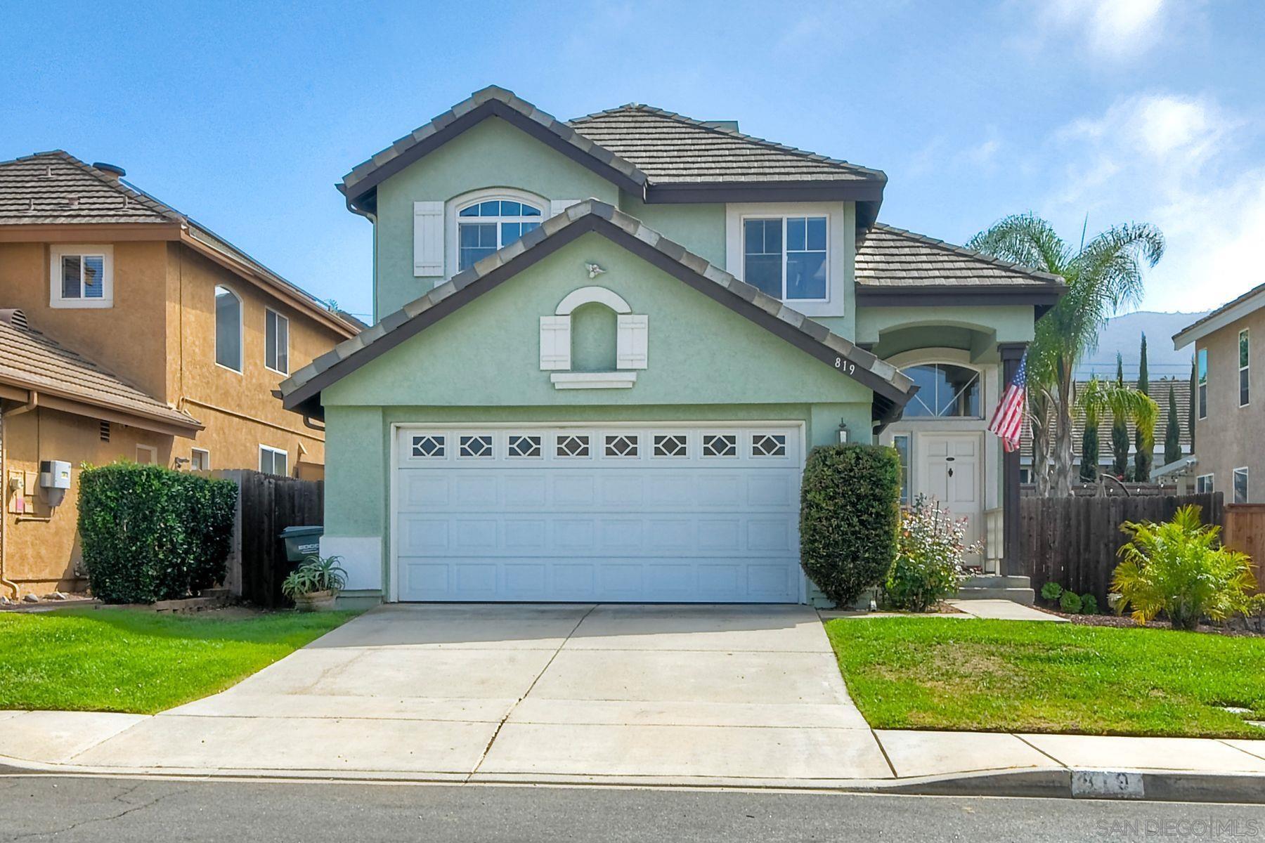 a front view of house with garage and yard