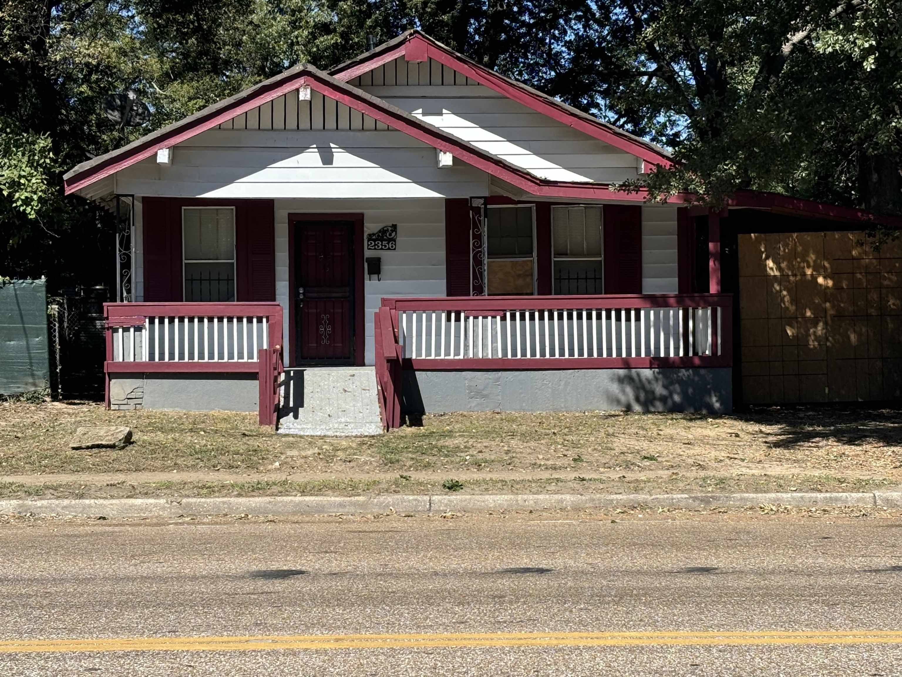 View of front of home featuring a porch