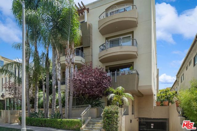 $1,148,000 | 11932 Goshen Avenue, Unit 102 | Brentwood