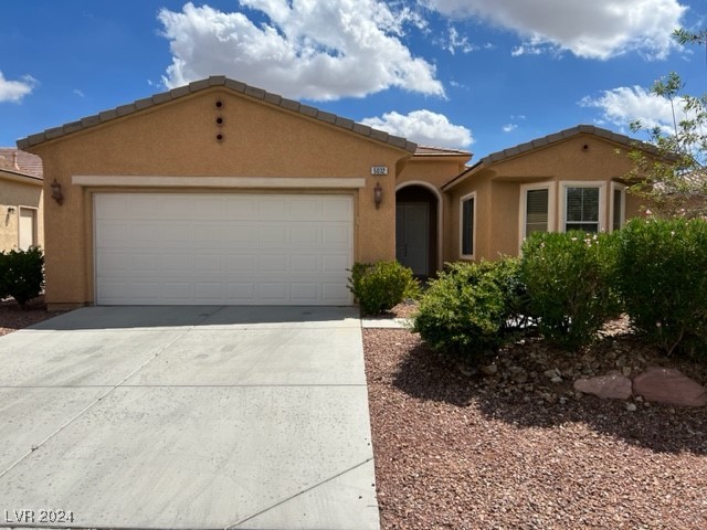 Lovely Curb Appeal. Quiet inside street.