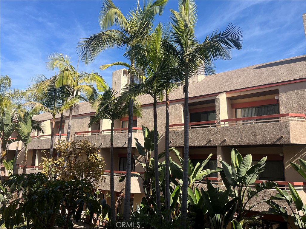 a picture of a houses with yard