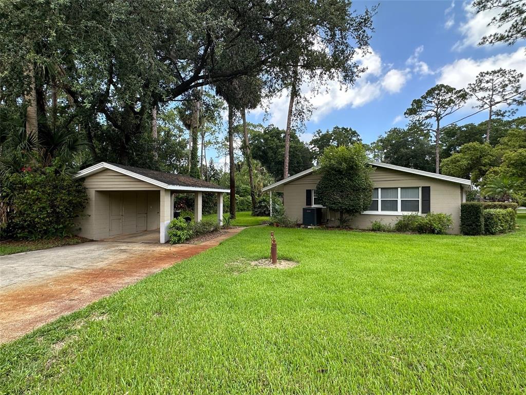 a view of a house with a yard