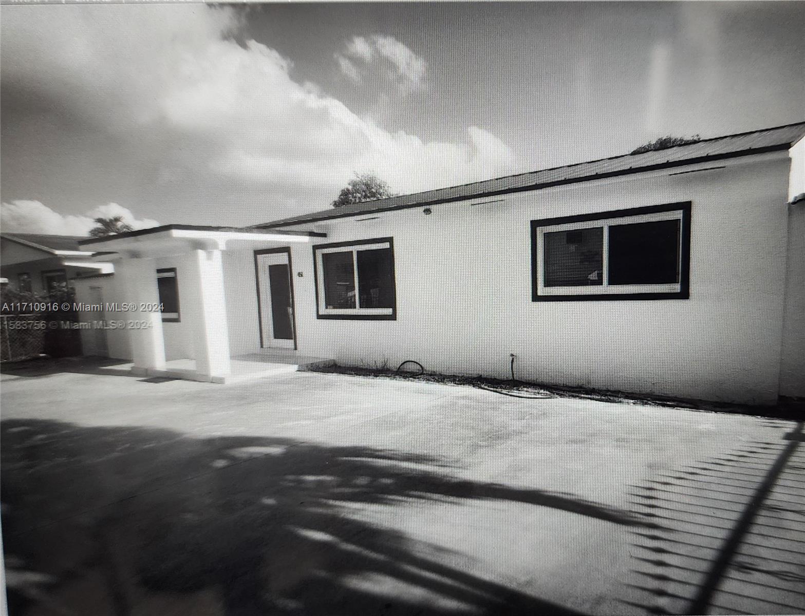 a view of an house with backyard