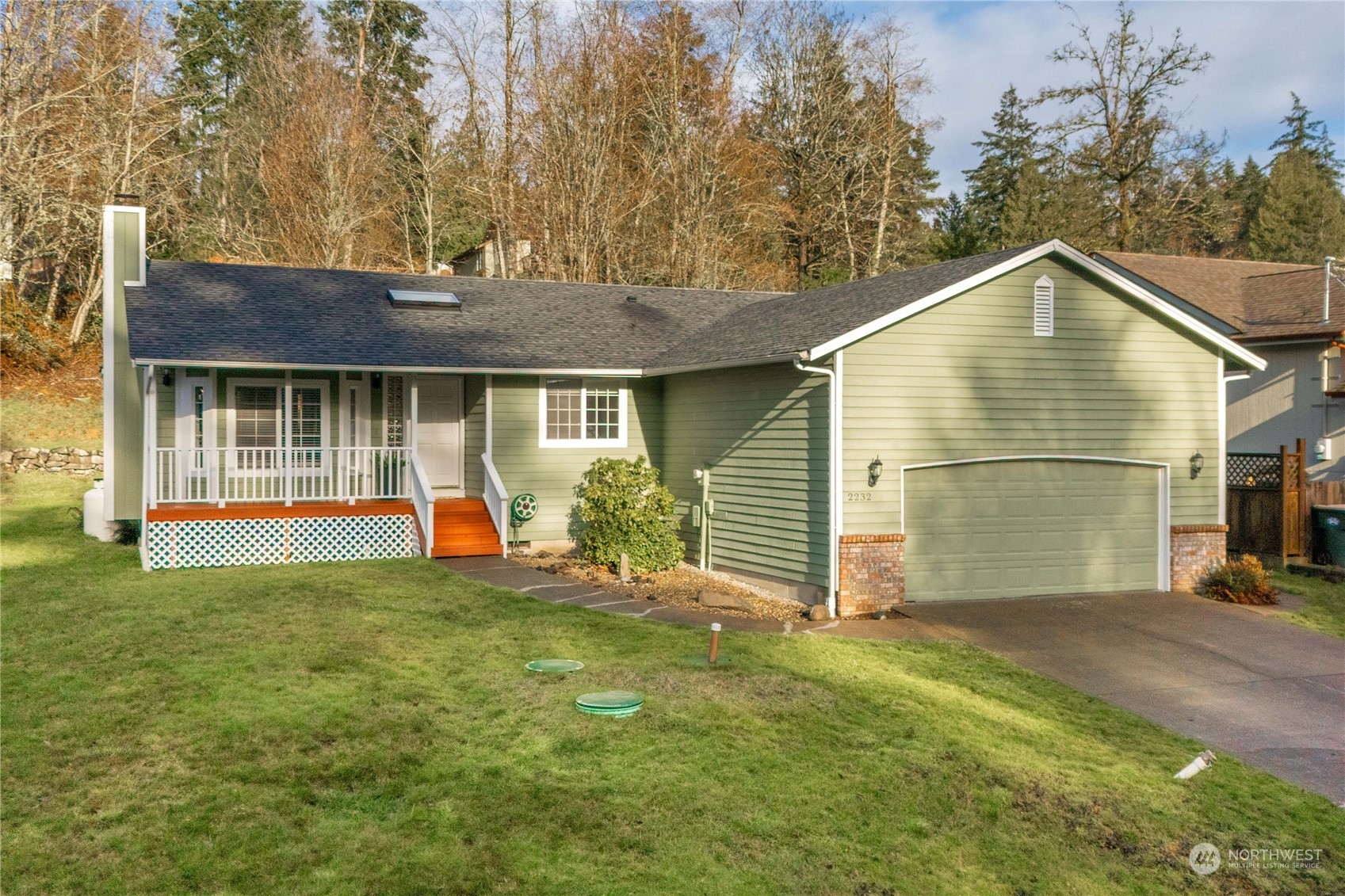 a view of house with backyard