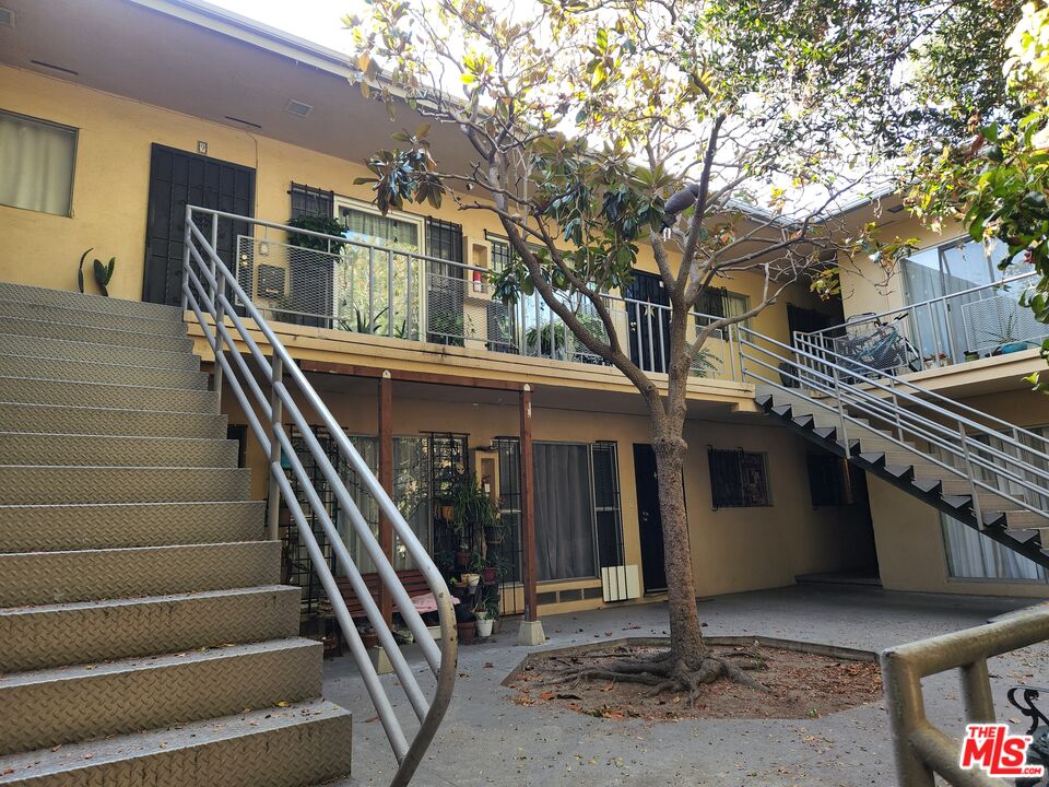 a view of entryway with a front door