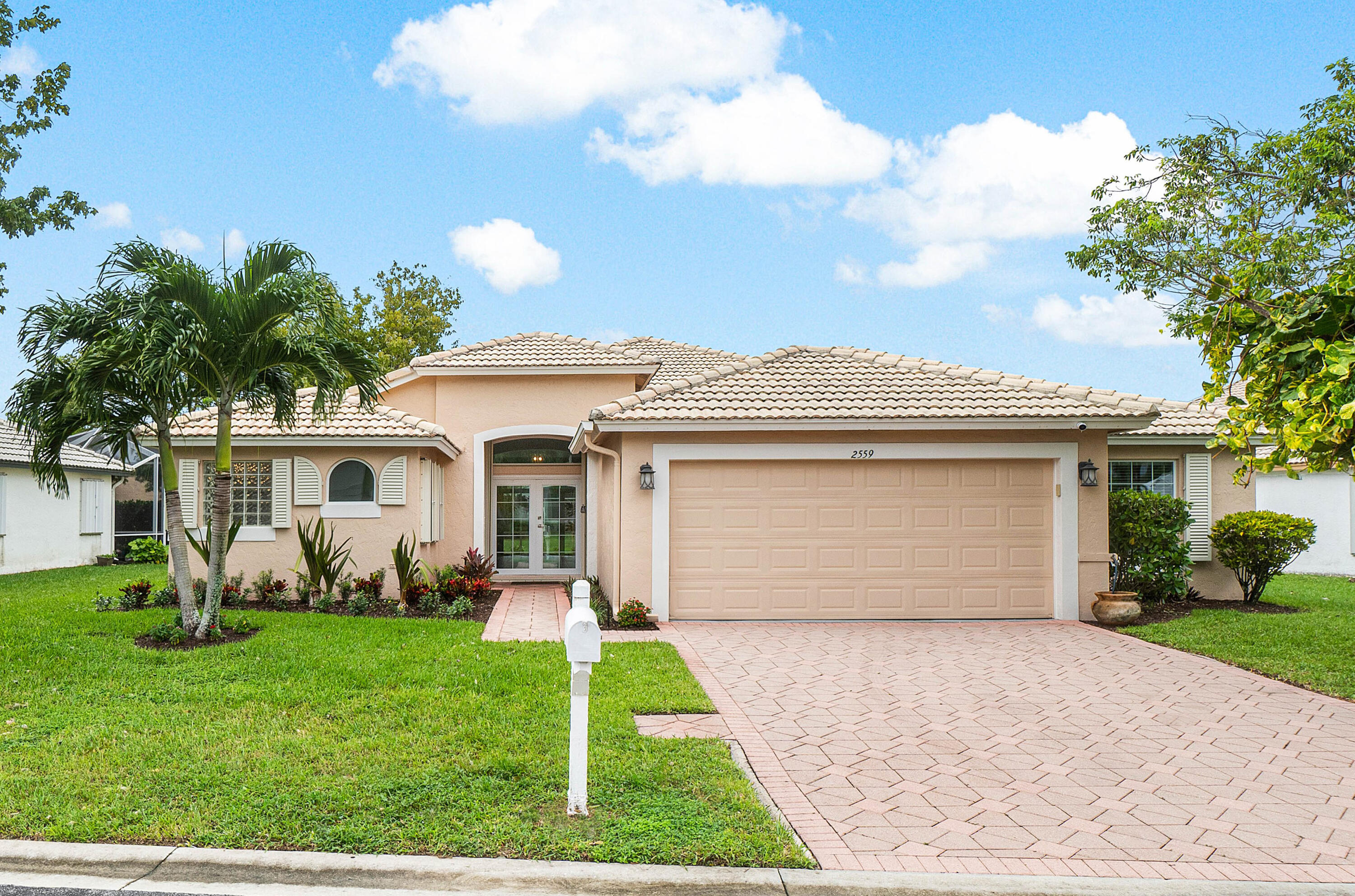 001-2559EgretLakeDrive-Greenacres-FL-334