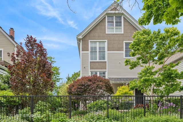 $849,500 | 4704 North Kennicott Avenue | Mayfair