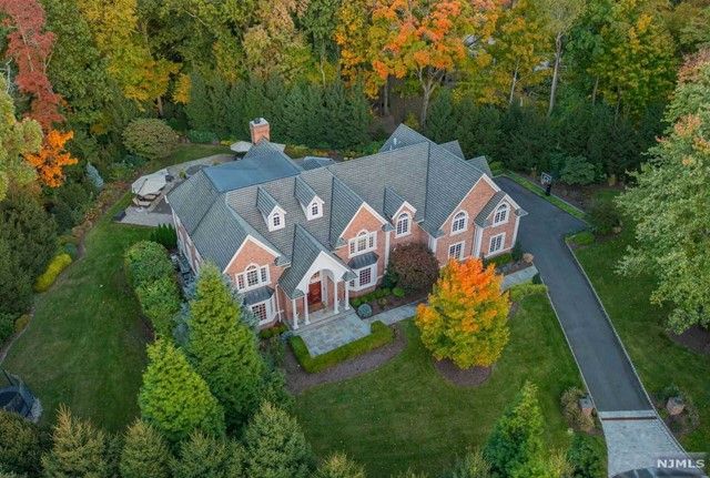 $3,195,000 | 8 West Slope Court | Upper Saddle River