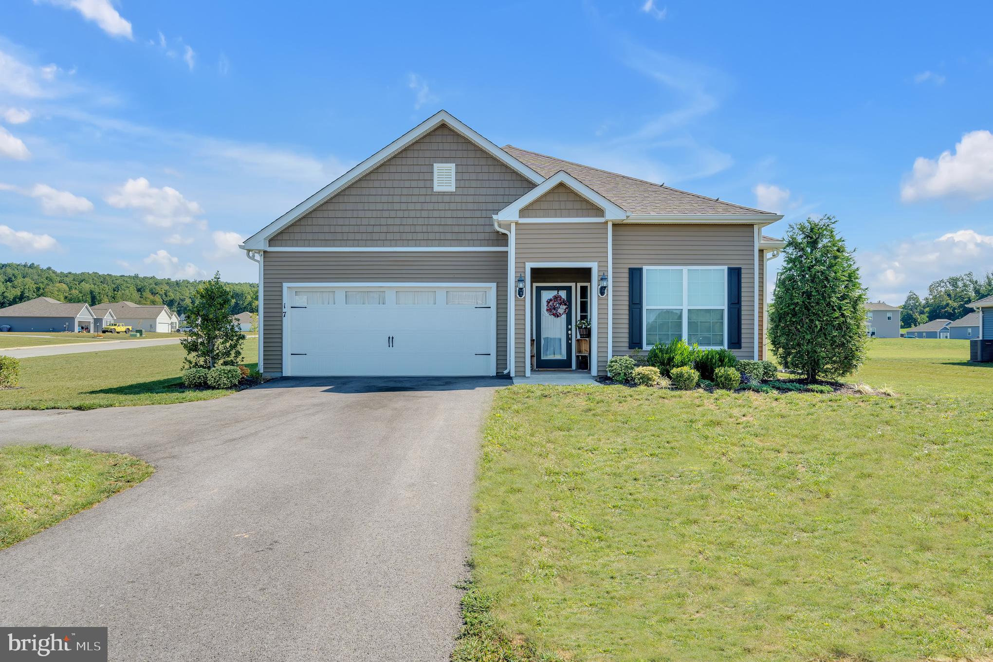 a view of a house with backyard and garden