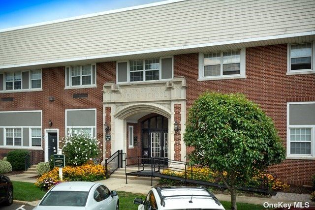 $2,825 | 425 Newbridge Road, Unit 76 | East Meadow