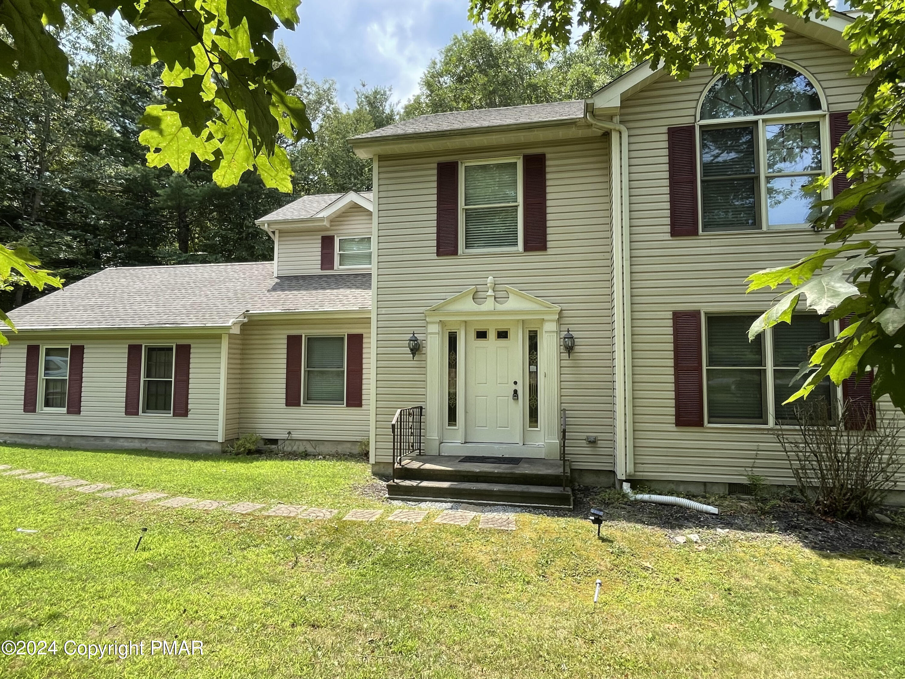 a view of a house with a yard