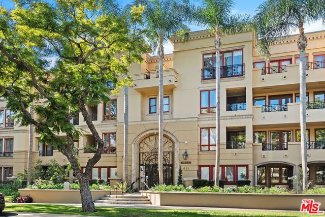 $1,799,000 | 411 North Oakhurst Drive, Unit 409 | Beverly Hills