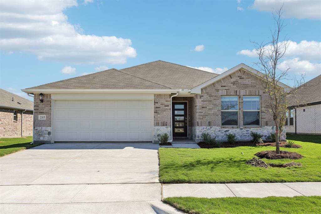 a front view of house with yard and garage