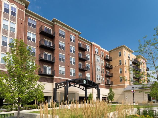 $3,509 | 255 North Addison Avenue, Unit 547 | Elmhurst