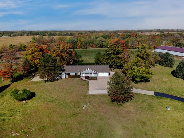 $749,000 | 15054 East 2500 North Road | Hudson Township - McLean County