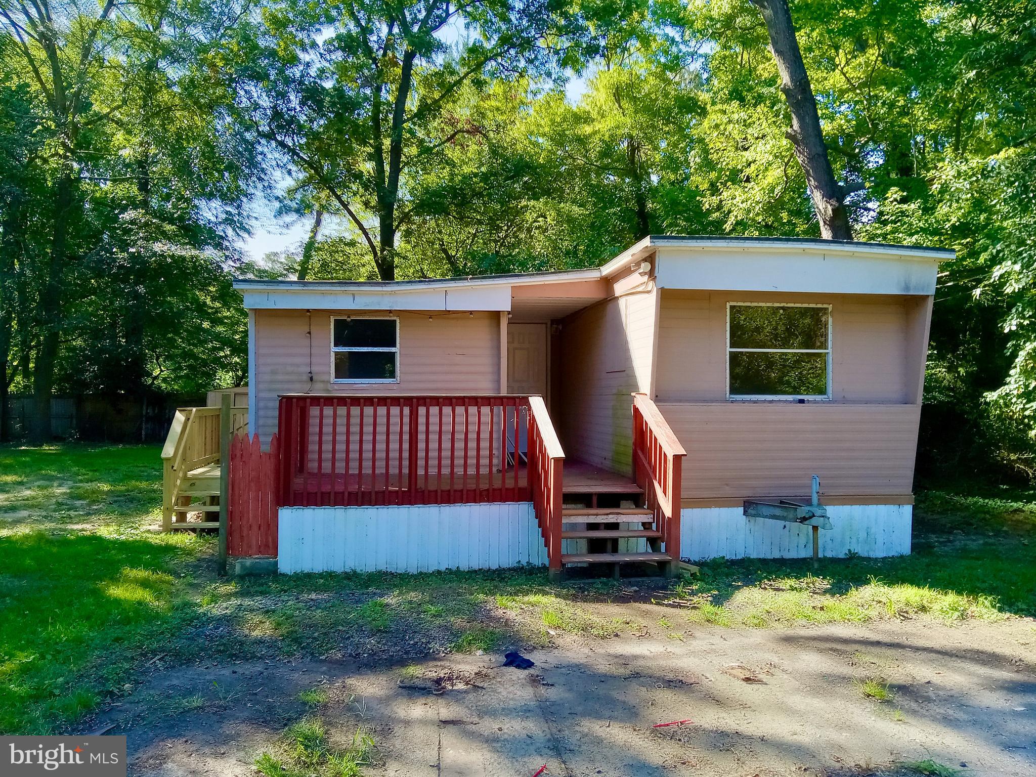 a view of a house with backyard and a tree