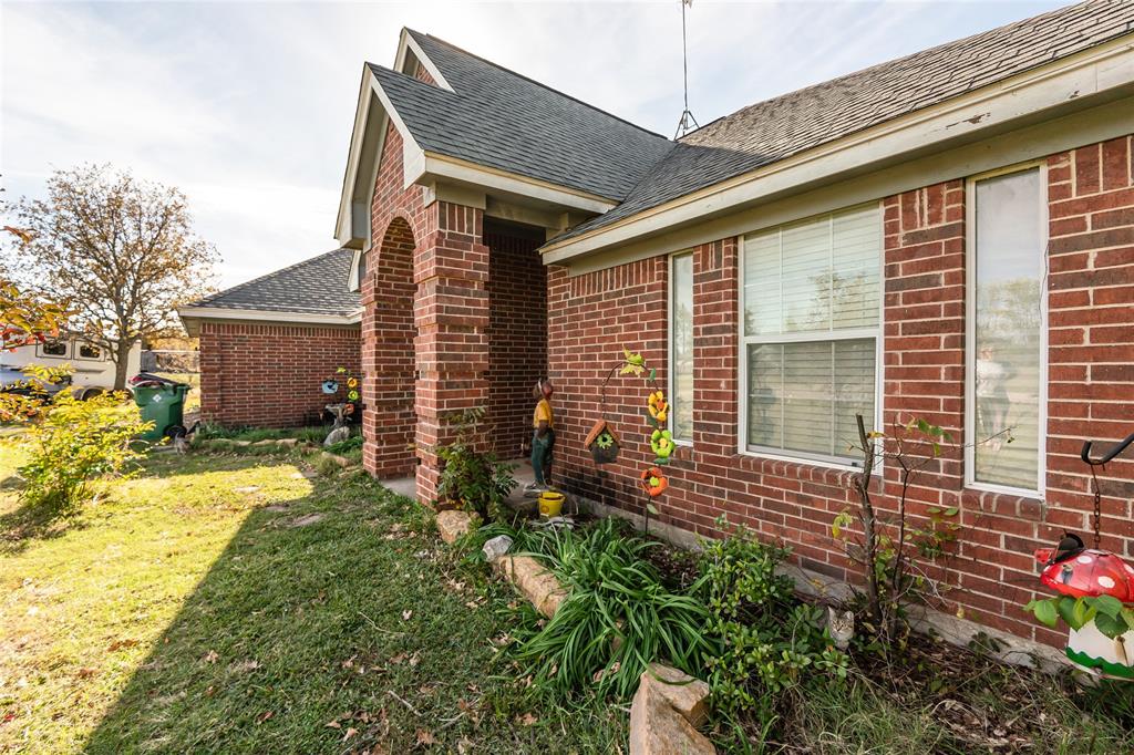 a view of house with backyard