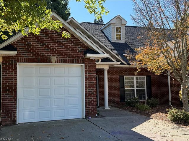 $1,595 | 2061 Salisbury Square | South Suburban Winston-Salem