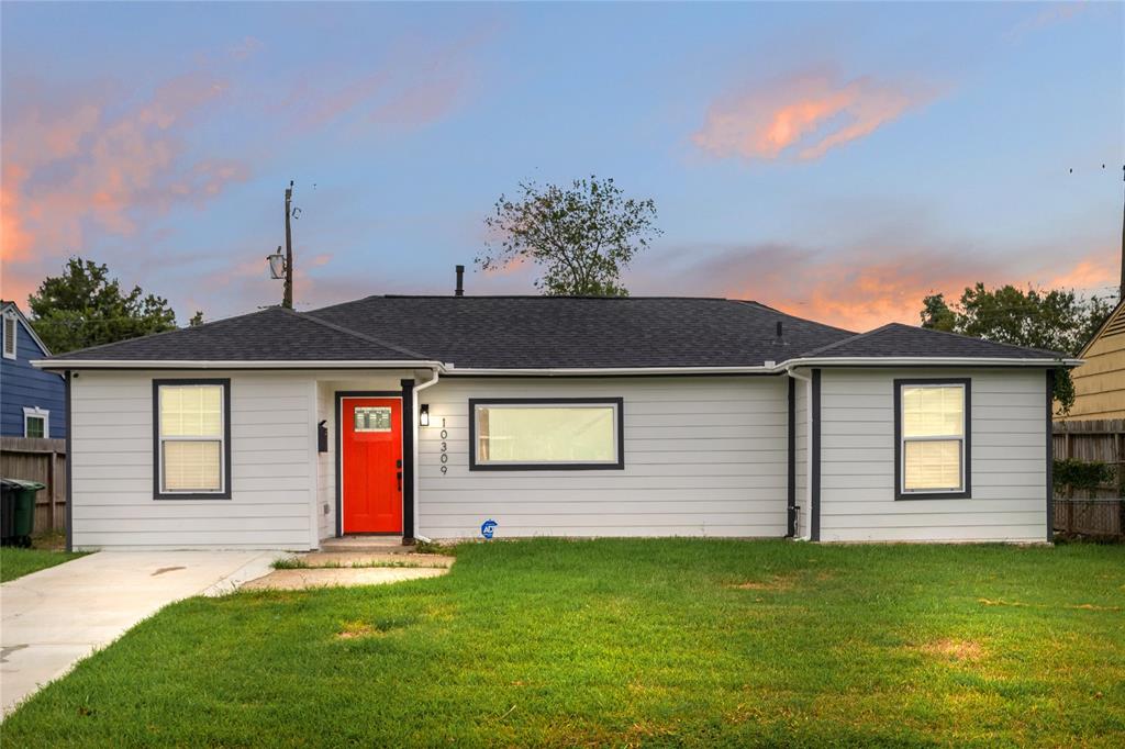 a front view of house with yard