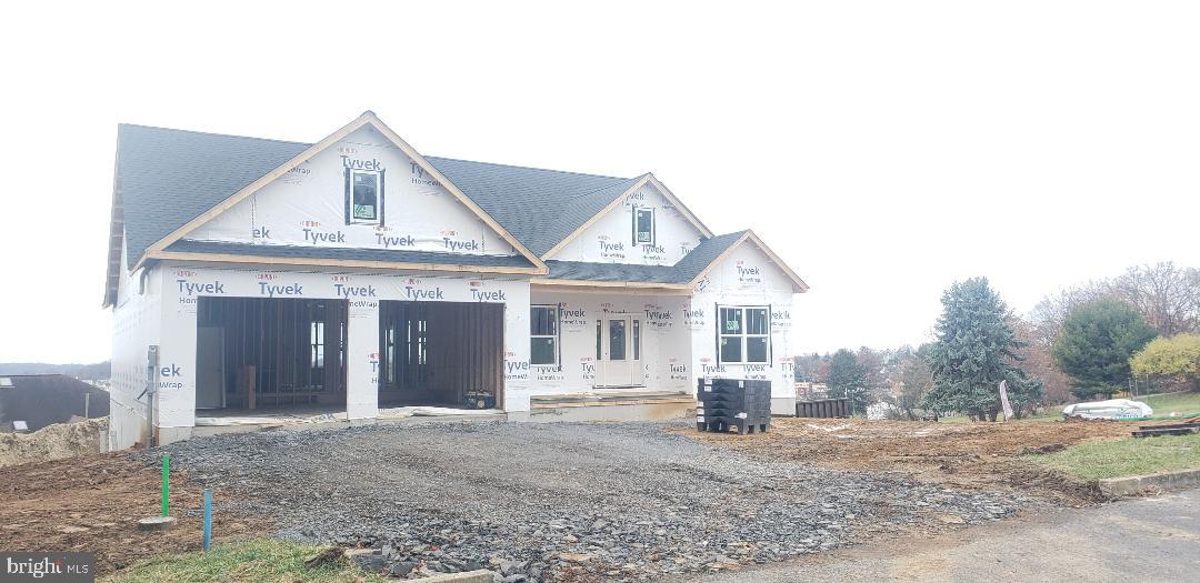 a view of a house with a entertaining space