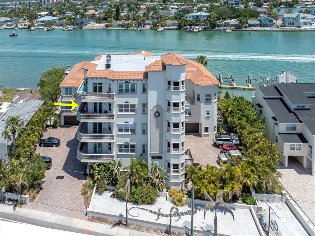 an aerial view of house with yard and lake view