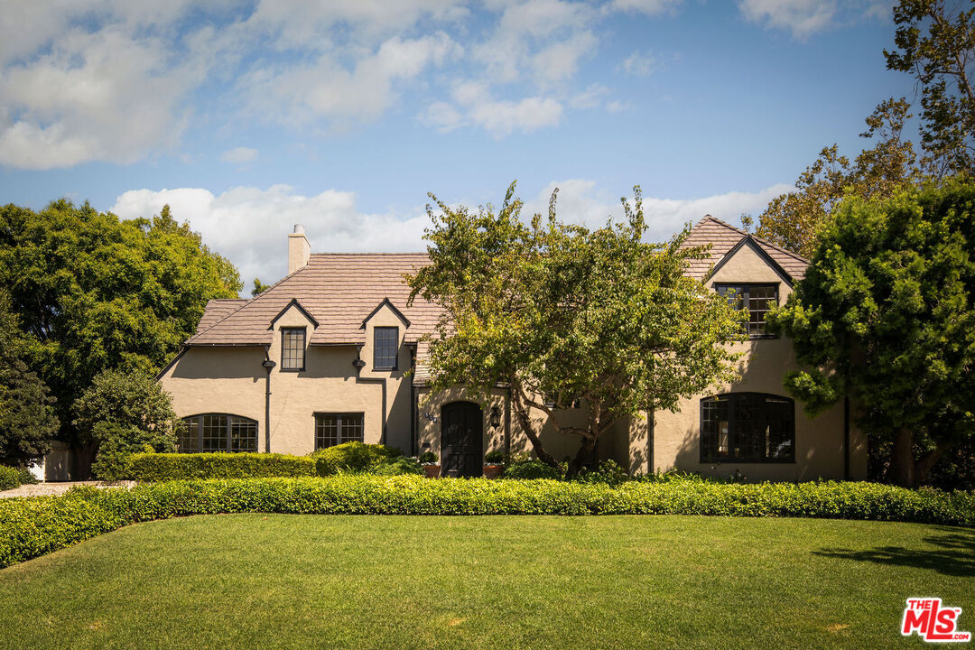 a front view of house with yard