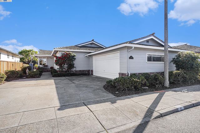 $1,450,000 | 612 Glenwood Isle | Alameda South Shore