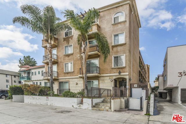 $3,500 | 345 South Harvard Boulevard, Unit 302 | Mid-Wilshire