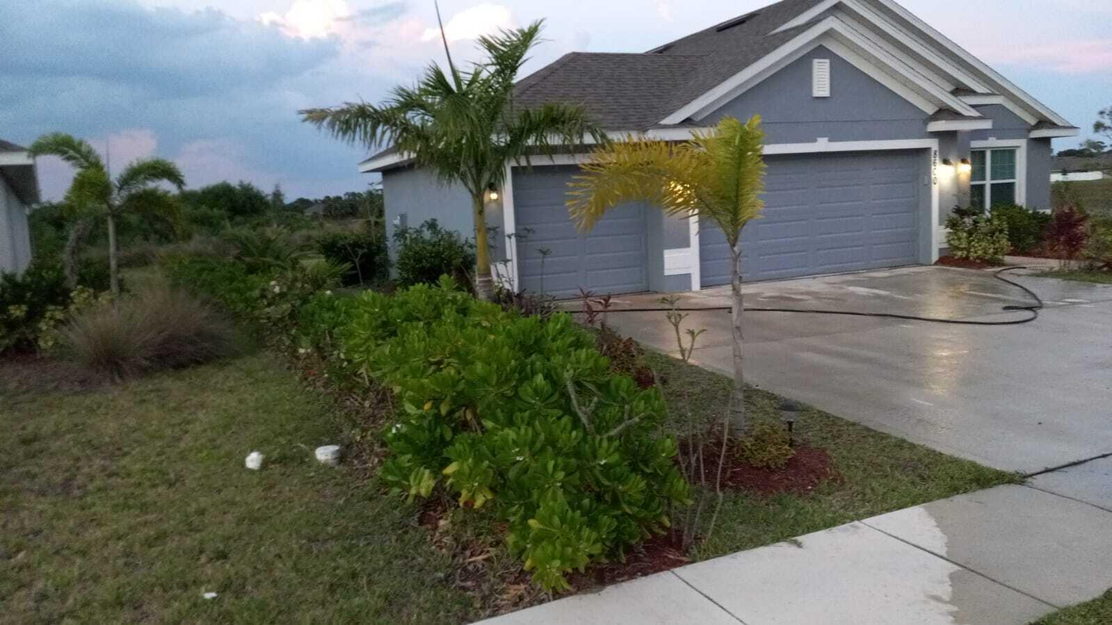 a front view of house with yard