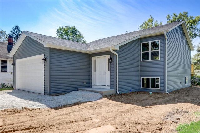 $389,900 | 6007 236th Avenue | Paddock Lake Dells