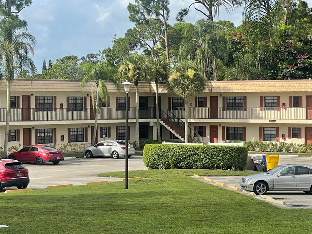 $1,975 | 4275 Oak Terrace Drive, Unit 4275 | Greenacres