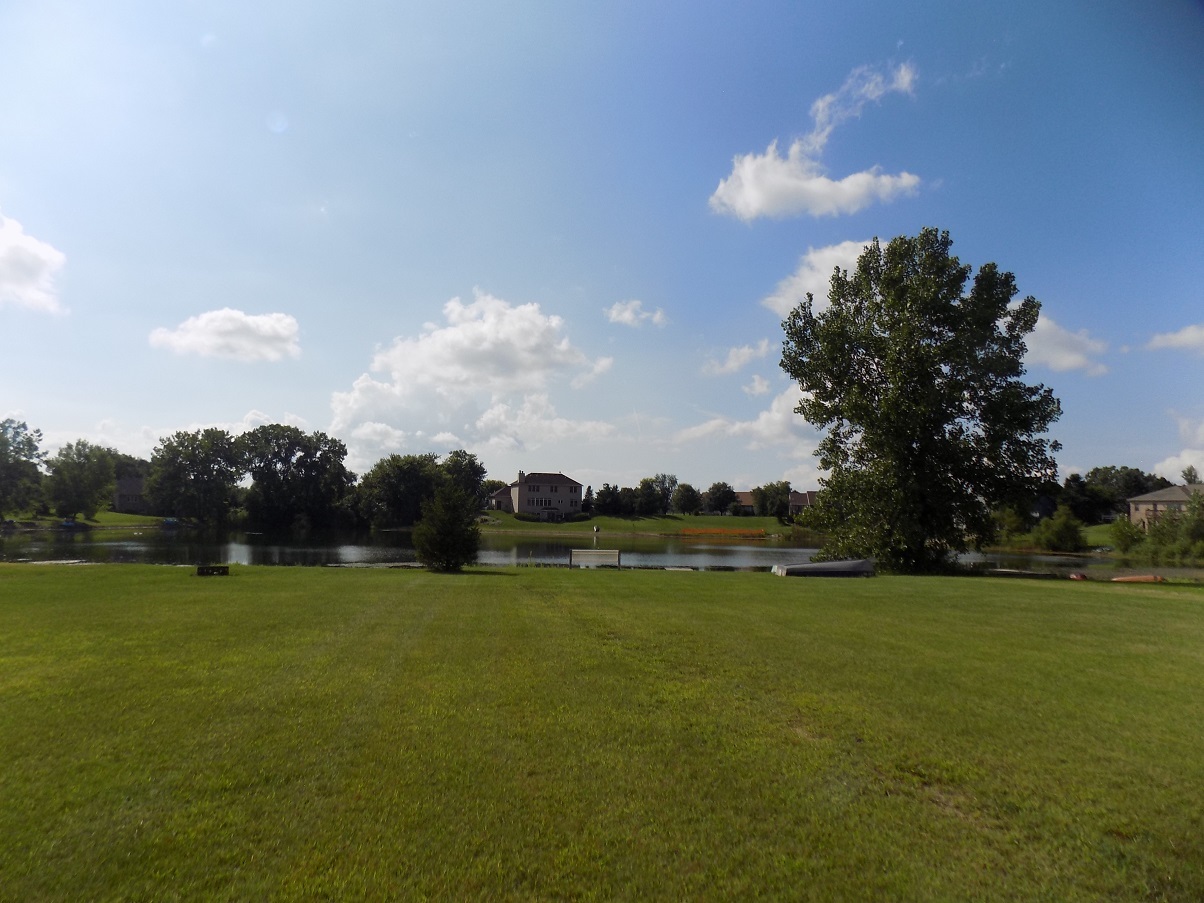 a view of a golf course with an trees