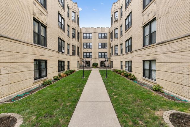 $1,975 | 3633 West Dickens Avenue, Unit 3A | Logan Square