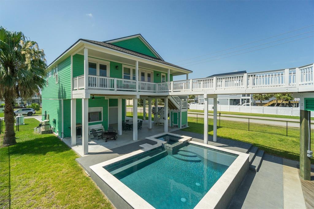 a view of a house with a backyard