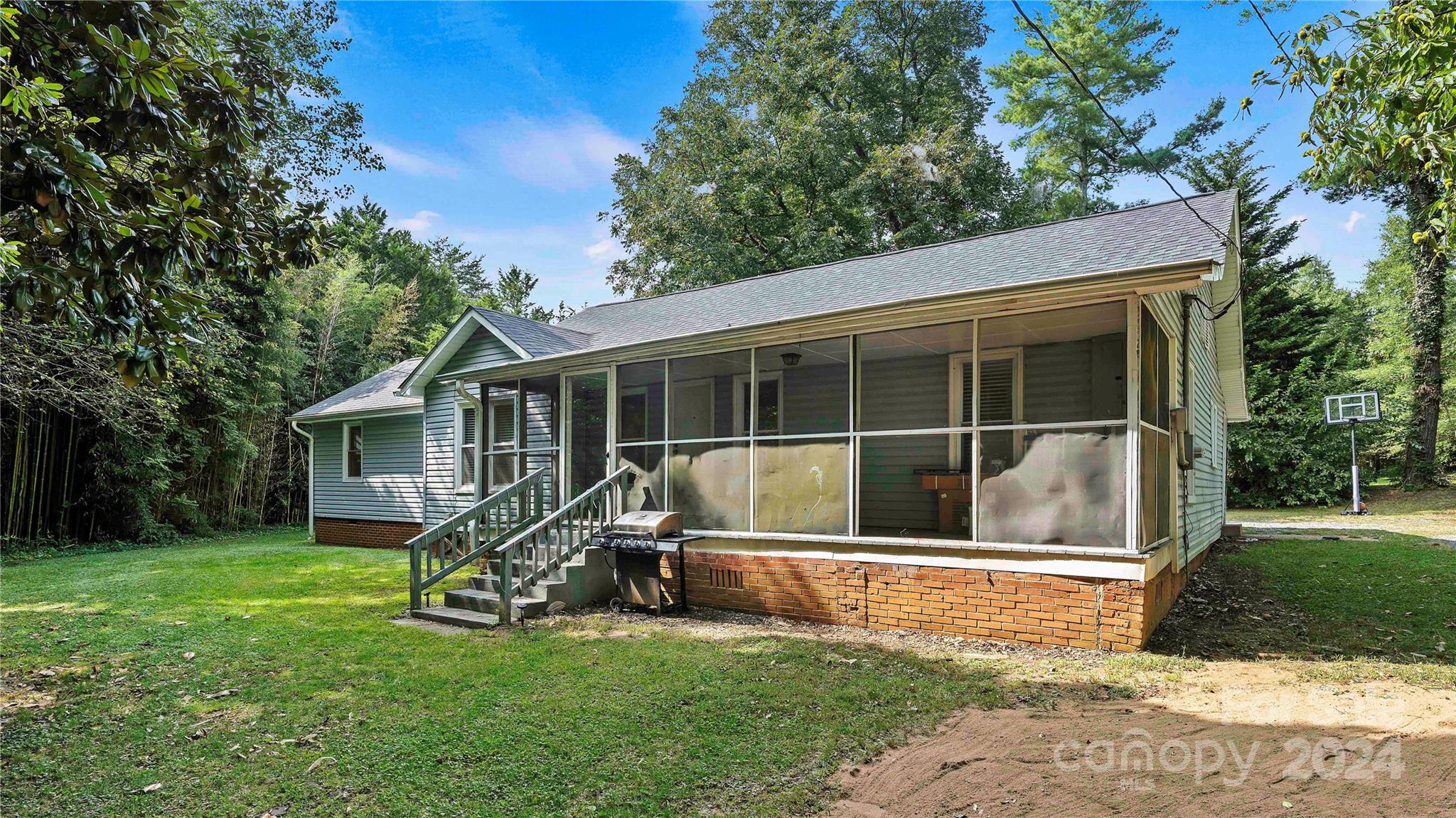 a view of a house with backyard porch and garden