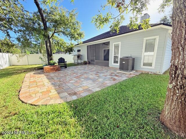 a view of a house with backyard and a tree